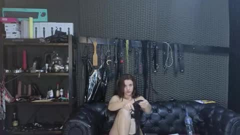  KIMBERLY SWAN  online show from 30, 11, 2025