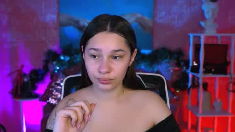 Snapshot of kimclarks chatting on 17, 12, 2025 kimclarks online show from 17, 12, 2025