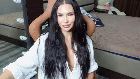 Snapshot of kimdavisbaby chatting on 5, 3, 2025 KIm online show from 5, 3, 2025