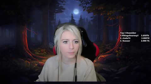 Wolfs Girl online show from 11, 12, 2024