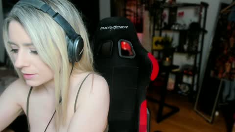 Wolfs Girl online show from 12, 3, 2025