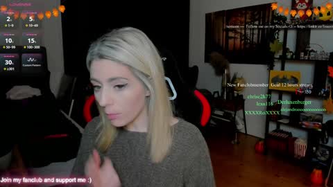 Wolfs Girl online show from 23, 11, 2025