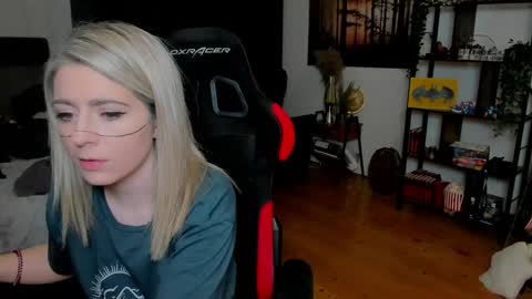 Wolfs Girl online show from 28, 2, 2026