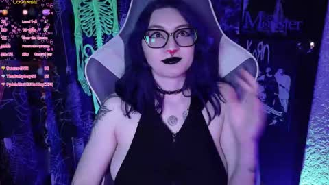 Snapshot of kimlennox__ chatting on 10, 3, 2026 Kim Lennox online show from 10, 3, 2026