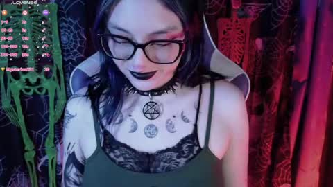 Snapshot of kimlennox__ chatting on 28, 4, 2026 Kim Lennox online show from 28, 4, 2026