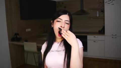 Snapshot of kindraevert chatting on 6, 11, 2025 Megan online show from 6, 11, 2025