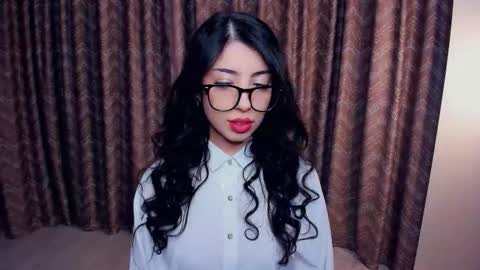 Snapshot of kindraevert chatting on 10, 11, 2025 Megan online show from 10, 11, 2025