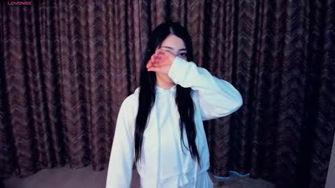 Snapshot of kindraevert chatting on 11, 11, 2025 Megan online show from 11, 11, 2025