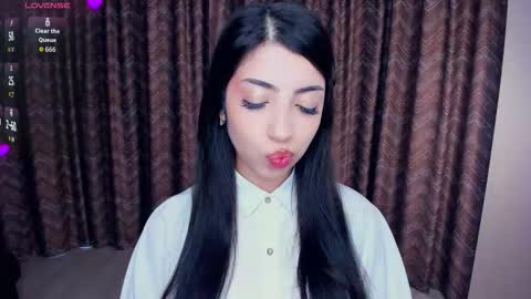 Snapshot of kindraevert chatting on 18, 11, 2025 Megan online show from 18, 11, 2025