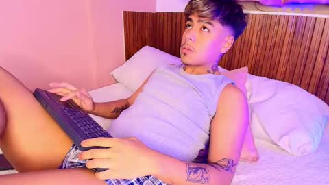 Snapshot of king_azahell chatting on 31, 10, 2025 king help me reach 100 likes online show from 31, 10, 2025