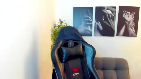 Snapshot of king_of_kings__ chatting on 1, 2, 2025 king_of_kings__ online show from 1, 2, 2025