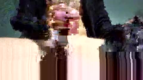 Snapshot of kingstache chatting on 4, 1, 2025 Kingstache online show from 4, 1, 2025