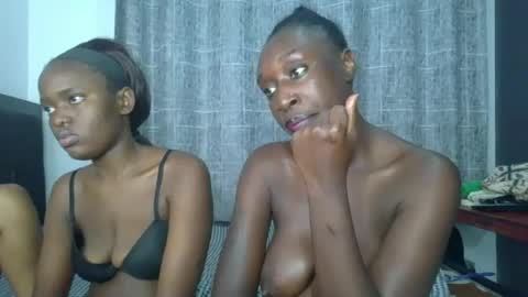 Snapshot of kinky_leila chatting on 1, 7, 2026 kinky_leila online show from 1, 7, 2026