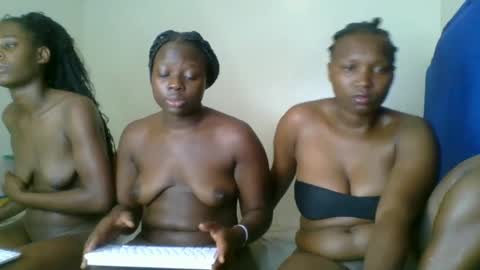 Snapshot of kinky_roey chatting on 20, 2, 2025 kinky_roey online show from 20, 2, 2025