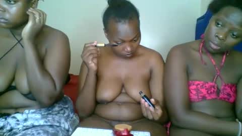 Snapshot of kinky_roey chatting on 2, 3, 2025 kinky_roey online show from 2, 3, 2025