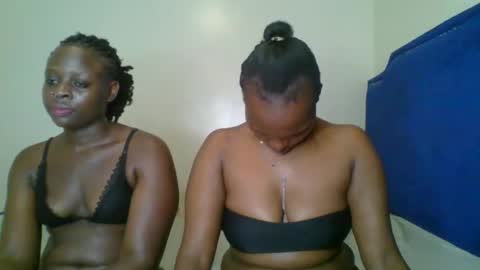 Snapshot of kinky_roey chatting on 10, 3, 2025 kinky_roey online show from 10, 3, 2025