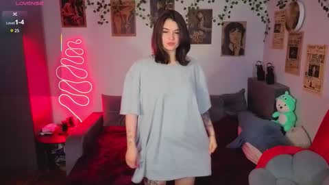 Kira VanKick online show from 7, 11, 2025