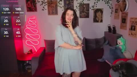 Kira VanKick online show from 13, 11, 2025