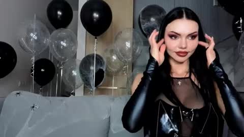 Snapshot of kira_mmr chatting on 31, 10, 2025 Kira and friends online show from 31, 10, 2025