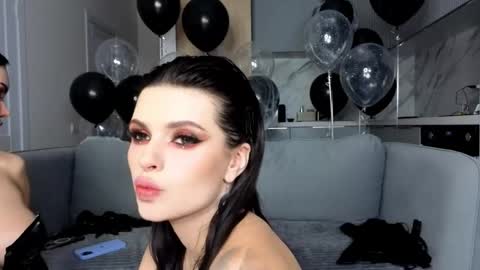 Snapshot of kira_mmr chatting on 2, 11, 2025 Kira and friends online show from 2, 11, 2025