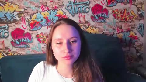 Snapshot of kira_sweeet chatting on 17, 12, 2025 Kira online show from 17, 12, 2025