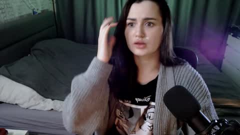 Kira  follow me  online show from 1, 1, 2025