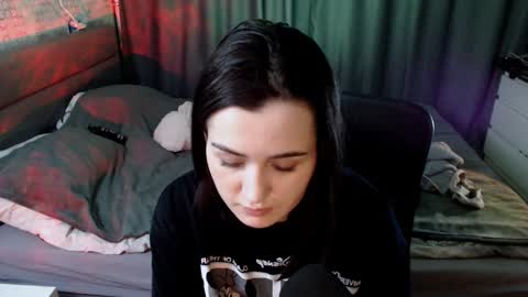 Kira  follow me  online show from 1, 1, 2025