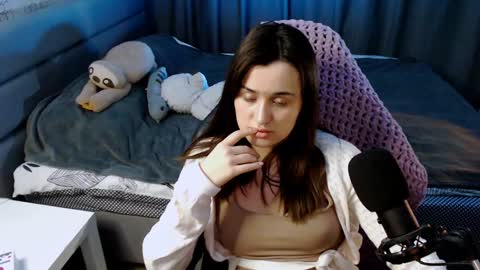 Kira  follow me  online show from 6, 2, 2025