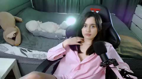 Kira  follow me  online show from 14, 2, 2025