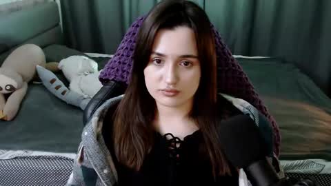 Kira  follow me  online show from 14, 2, 2025