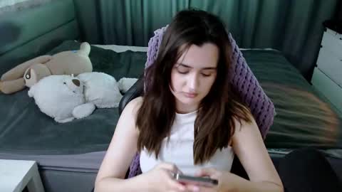 Kira  follow me  online show from 1, 3, 2025