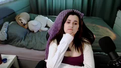 Kira  follow me  online show from 2, 3, 2025