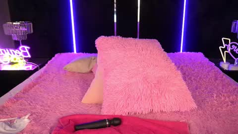 Kira online show from 8, 3, 2025