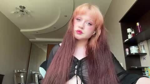 Snapshot of kirakim_love chatting on 19, 5, 2026 kirakim_love online show from 19, 5, 2026