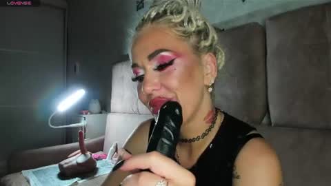 Kira online show from 5, 7, 2026