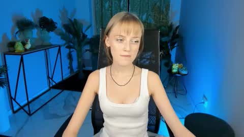 Snapshot of kiramontoyaa chatting on 9, 11, 2025 Kira online show from 9, 11, 2025