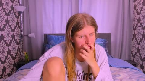 Snapshot of kirraa_ chatting on 10, 9, 2025 Kira online show from 10, 9, 2025