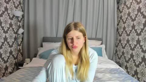 Snapshot of kirraa_ chatting on 6, 10, 2025 Kira online show from 6, 10, 2025