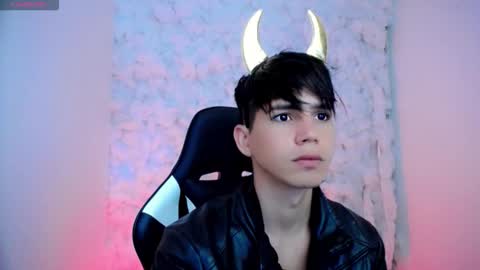 kiss_whitee online show from 19, 10, 2025