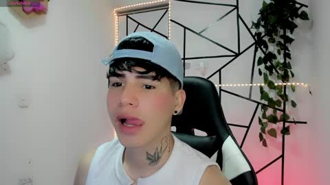 kiss_whitee online show from 20, 5, 2026