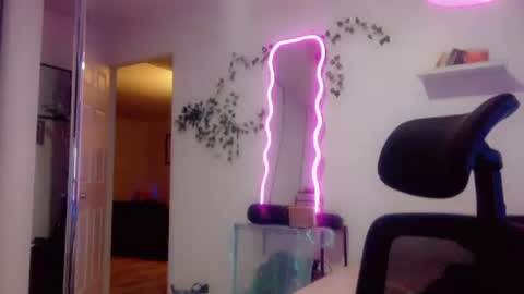 Kissah Kreampuff online show from 13, 10, 2025