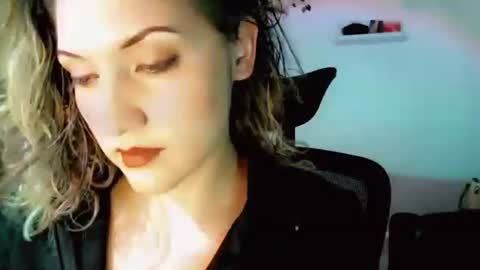 Kissah Kreampuff online show from 11, 11, 2025