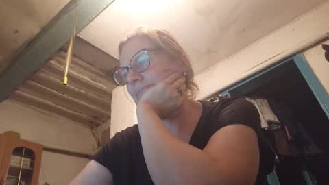 Snapshot of kissandvibe chatting on 11, 9, 2025 kissandvibe online show from 11, 9, 2025