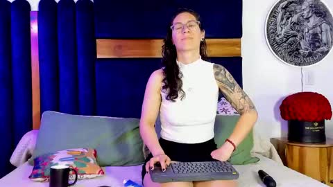 Kissing Company online show from 18, 5, 2026