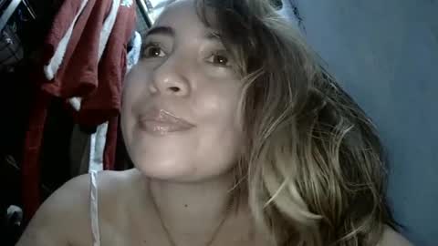 Snapshot of kissmelovejummy chatting on 8, 10, 2025 Erika paul online show from 8, 10, 2025