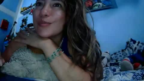 Snapshot of kissmelovejummy chatting on 23, 10, 2025 Erika paul online show from 23, 10, 2025