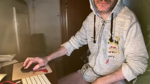 kissofbanned1983 online show from 13, 4, 2026