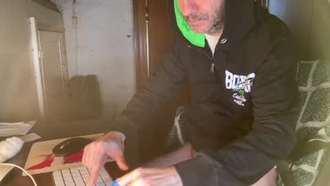 kissofbanned1983 online show from 14, 4, 2026