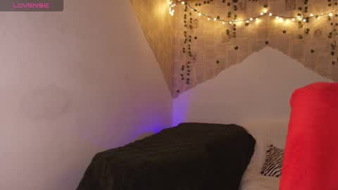 Snapshot of kisstarxxx chatting on 22, 11, 2025 Helena and Brad online show from 22, 11, 2025