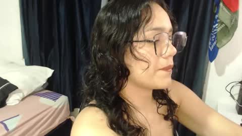 Snapshot of kitcatdreams chatting on 4, 5, 2026 kitcatdreams online show from 4, 5, 2026